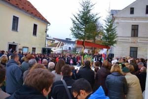Odprtje novega trga je privabilo veliko obiskovalcev